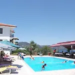 Lacivert Boutique Селемие