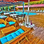Lacivert Boutique Селемие