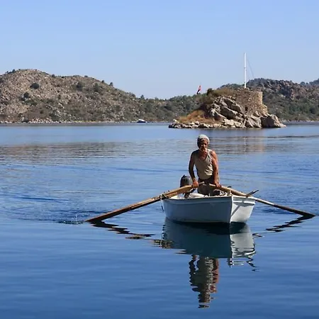 Lacivert Boutique 4*